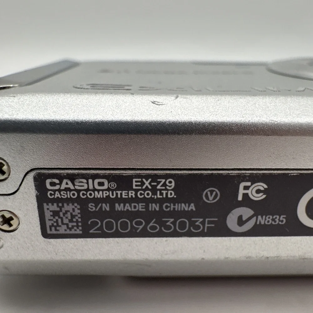 Casio Exilim EX-Z9 Silver 8.1 MP 3x Optical Digital Camera EUC untested
